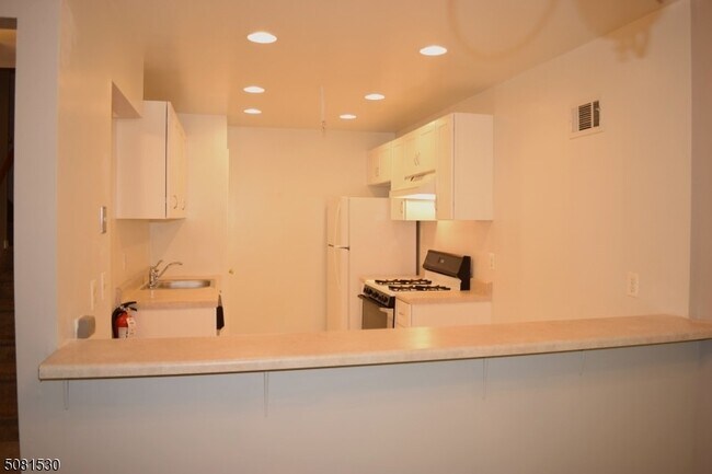 Building Photo - 177 Riveredge Dr