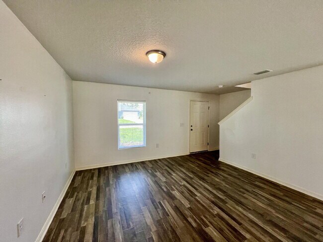 Building Photo - Spacious 4-Bedroom Home with Primary Suite...