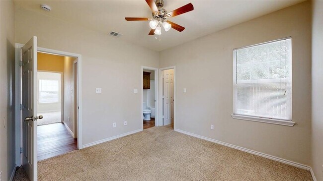 Building Photo - 609 Peyton St