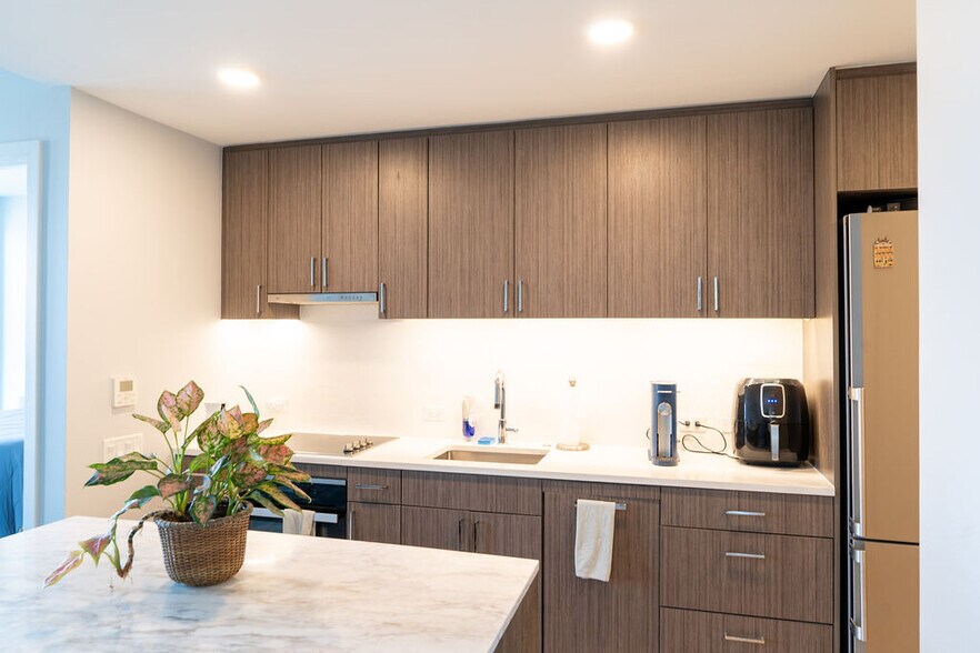 Building Photo - 1211 Van St SE