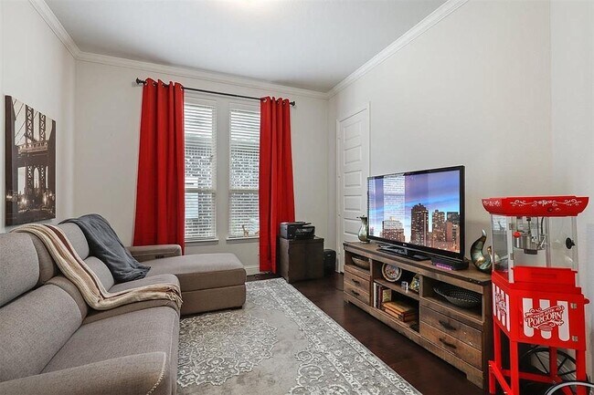 Building Photo - 2213 Laguna Dr