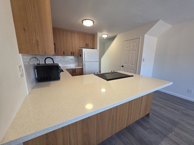 Building Photo - 350 Aoloa St