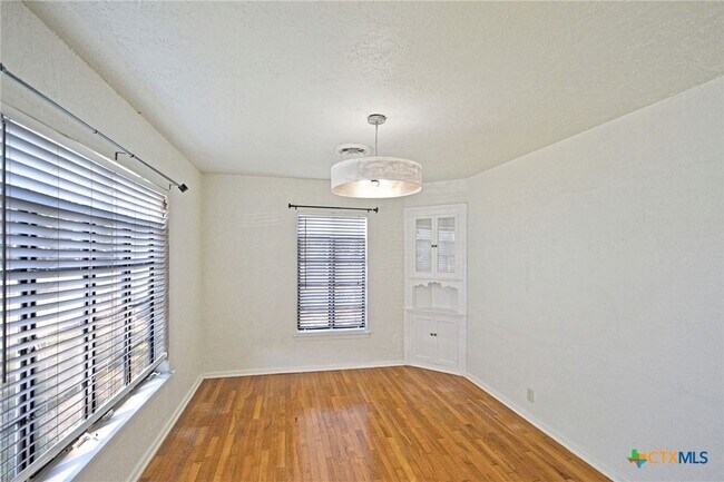 Building Photo - 268 E Mill St