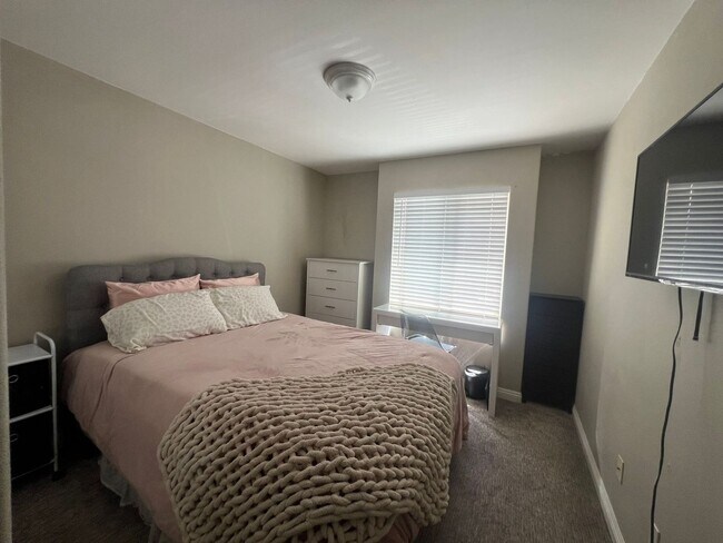 Building Photo - Welcome Home to Your Temecula Retreat!