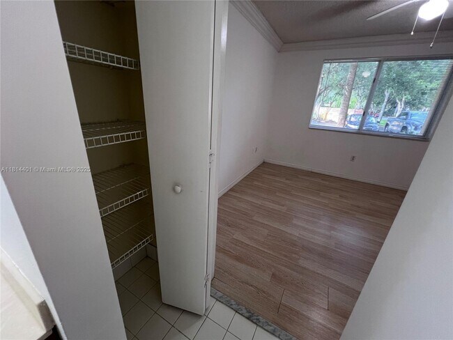 Building Photo - 9907 Westwood Dr