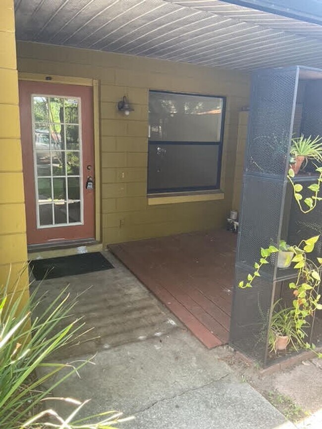 Building Photo - Beautiful Newly Renovated 2 Bedroom 2 Bath...