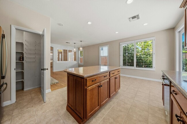Building Photo - 1589 Turquoise Dr
