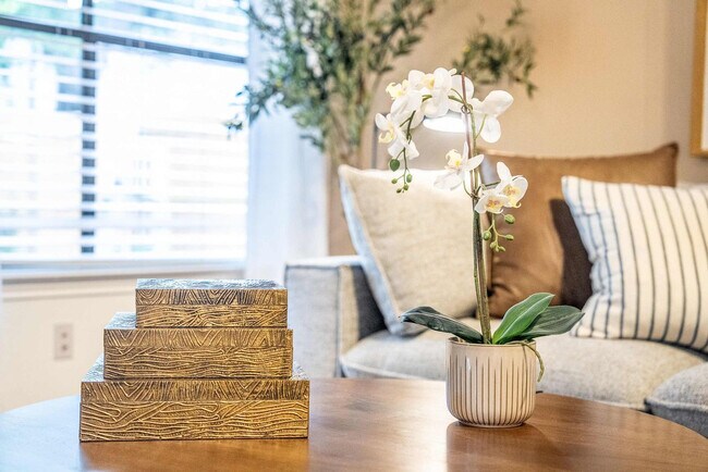 Building Photo - 7108 Dallas Dr