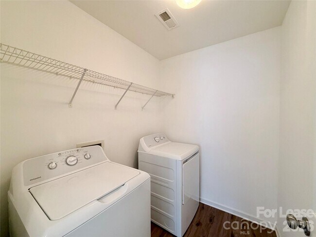 Building Photo - 10968 Princeton Village Dr