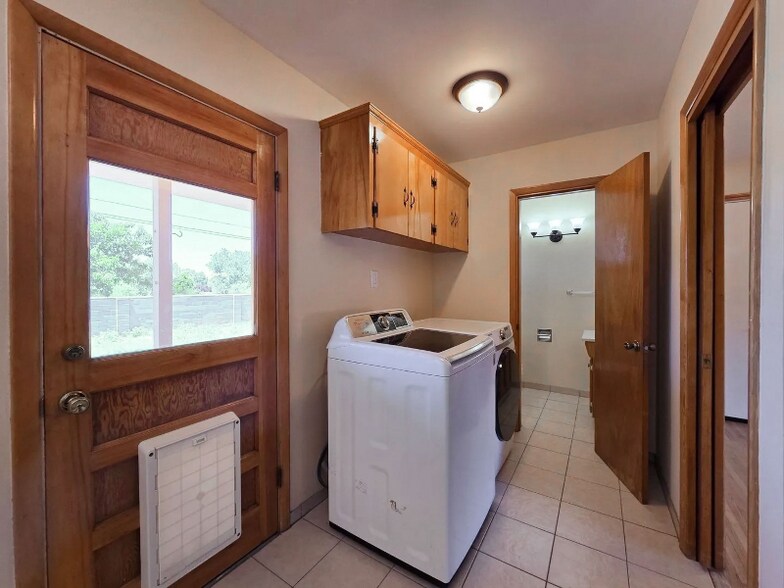 Building Photo - 512 Camino Solano