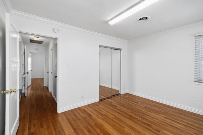 Building Photo - Lovely College Area Home