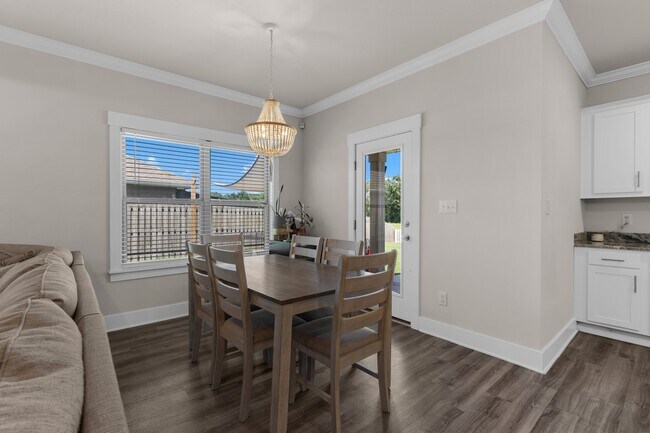 Building Photo - 1048 Pheasant Cir