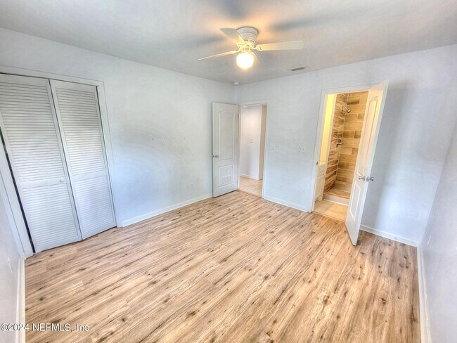 Building Photo - 3919 Skycrest Dr