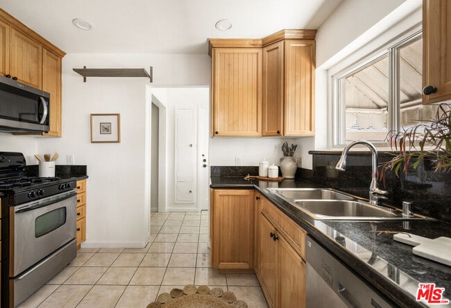 Building Photo - 1147 Westmoreland Ave