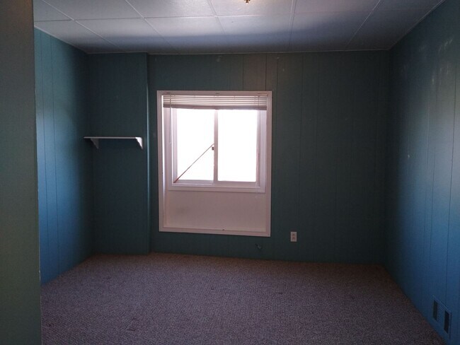 Building Photo - Highlands 1 Bedroom 1 Bath w/ Yard and Laundry!