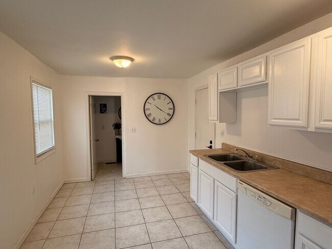 Building Photo - Rehabbed Waterford house available now!