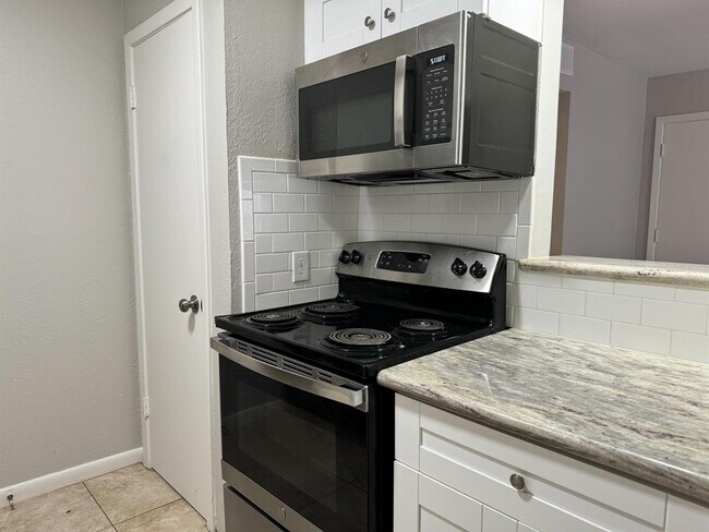 Building Photo - 2101 6th St N