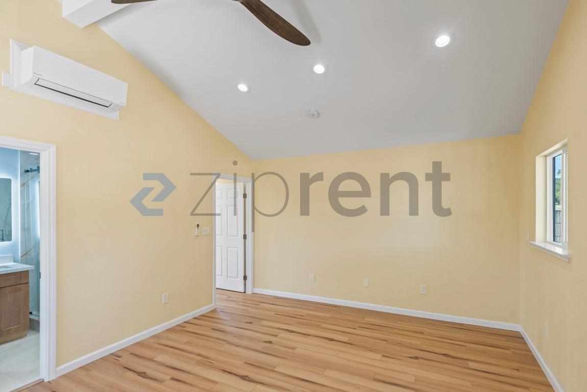 Building Photo - 732 W Edmundson Ave