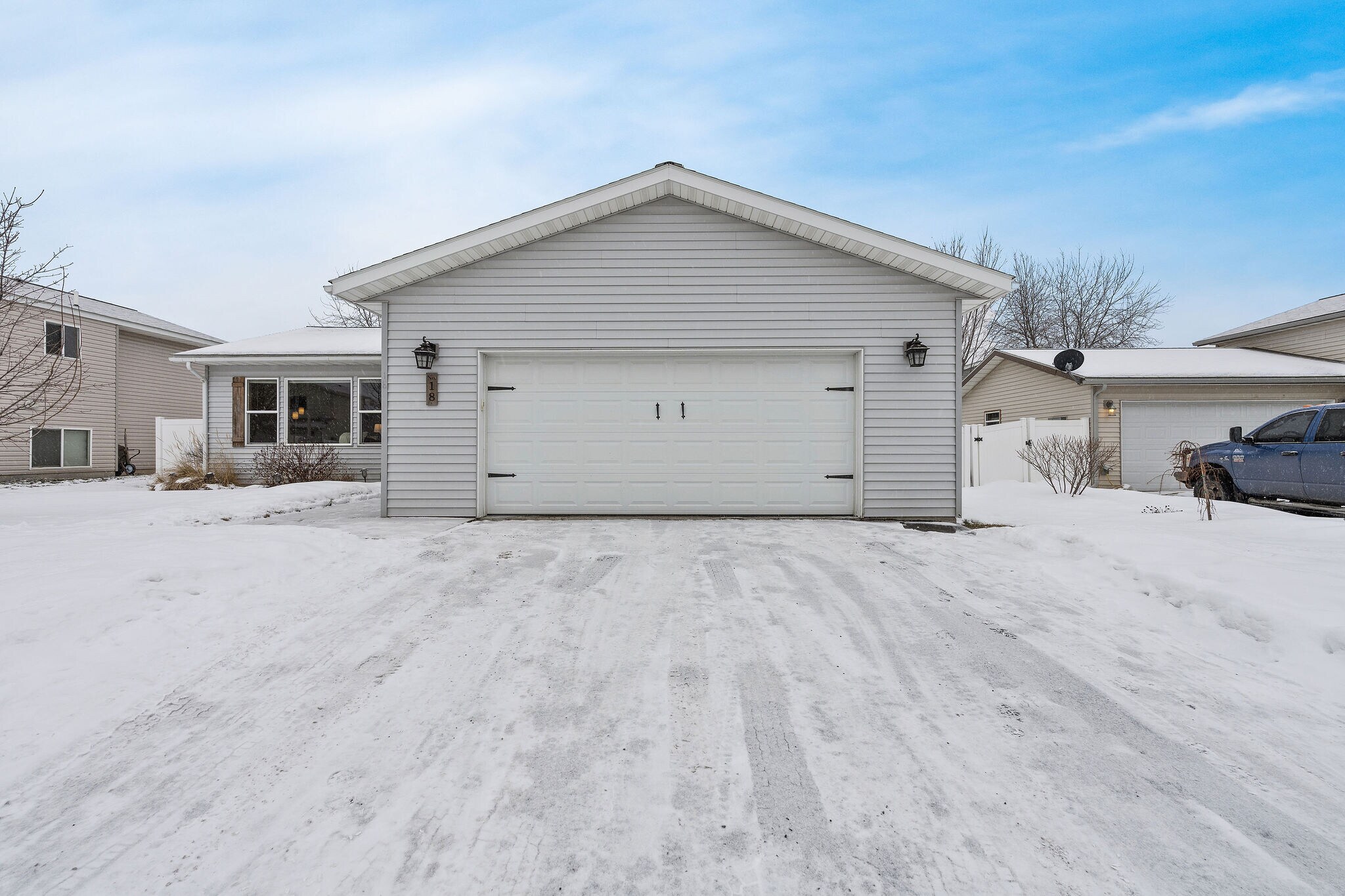 Building Photo - 18 Carnegie Dr