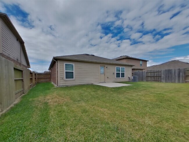 Building Photo - 524 Red Dusk Paint Dr
