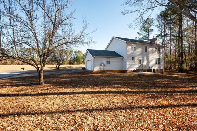 Building Photo - Spacious 4-Bedroom Home in Westside Athens...