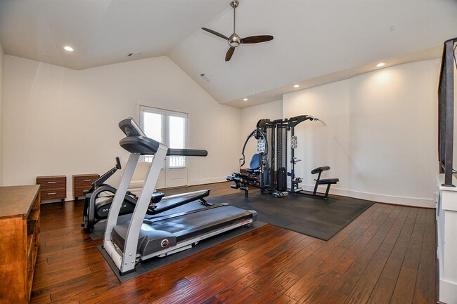 Building Photo - 3203 Blue Bonnet Blvd