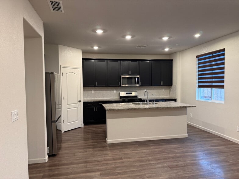 Building Photo - 3129 Ballena St