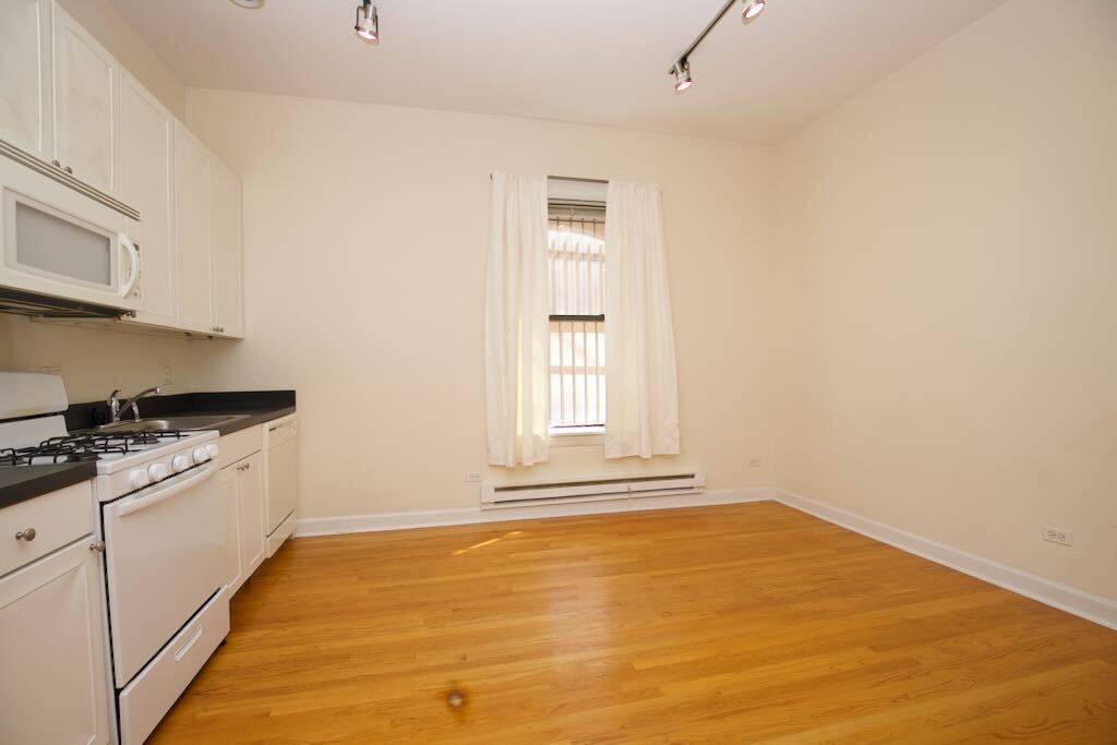 Building Photo - 4715 N Sheridan Rd
