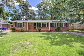 Building Photo - 816 E Estates Blvd