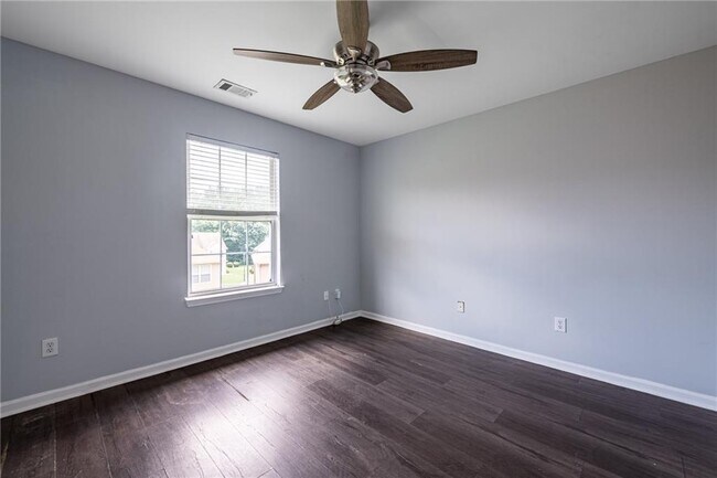 Building Photo - 7702 Parkside Dr