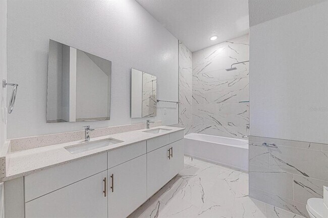 Building Photo - 400 Famagusta Dr