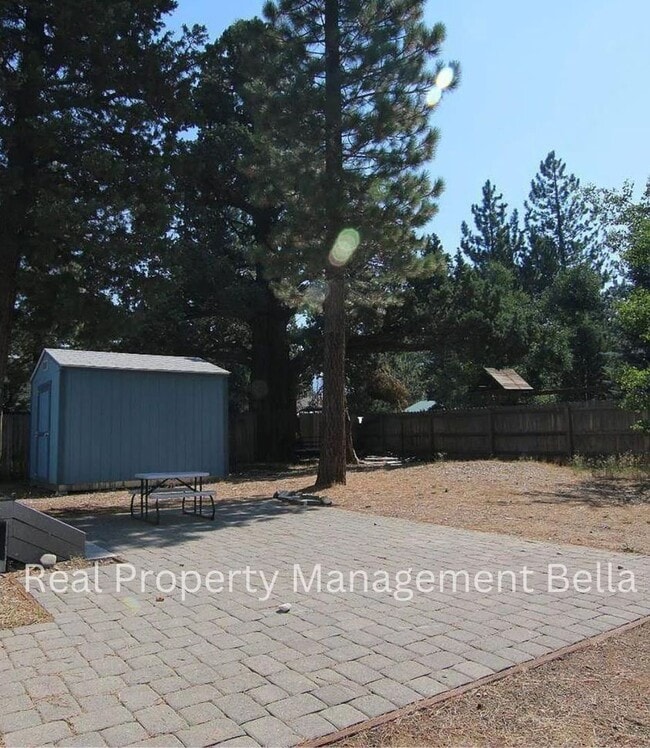 Building Photo - Charming property situated in the highly sought-after South Lake Tahoe Area