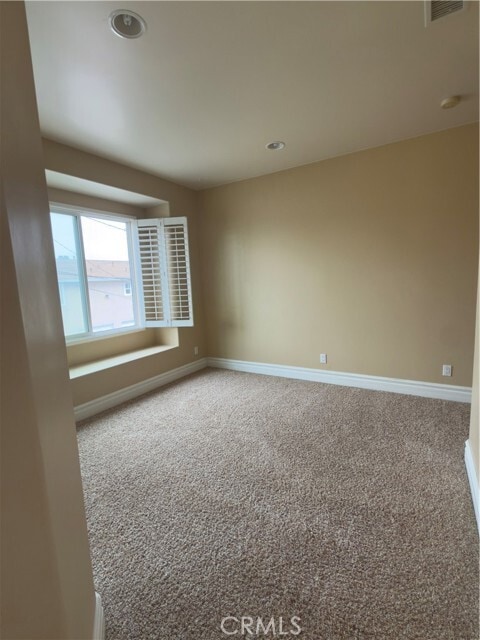 Building Photo - 211 Chicago