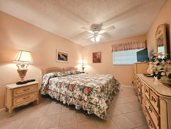 Building Photo - 719 Flanders Dr