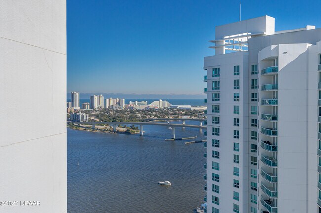 Building Photo - 241 Riverside Dr