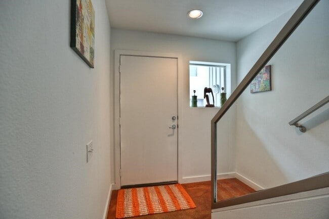 Building Photo - 317 Sydnor St