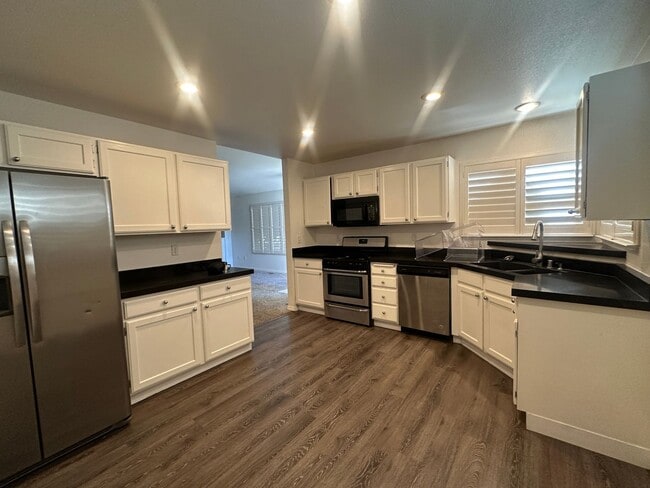 Building Photo - Adorable single story, 3 bedroom, 2 bath h...