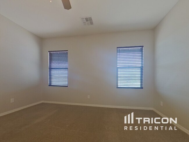 Building Photo - 19651 W Palo Verde Dr