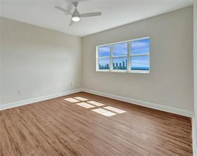 Building Photo - 15738 Royal Oaks Ln