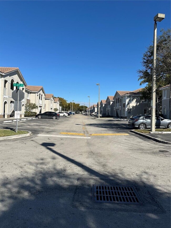 Building Photo - 1666 SE 27th Ct