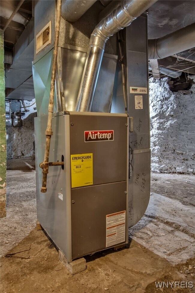 Building Photo - 395 Hampshire St