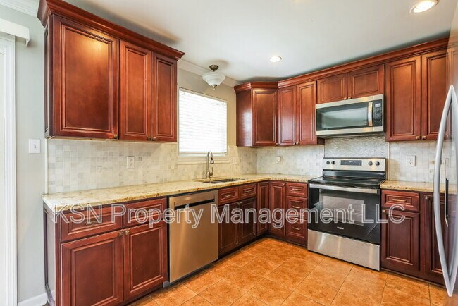 Building Photo - 503 W Tietgen St