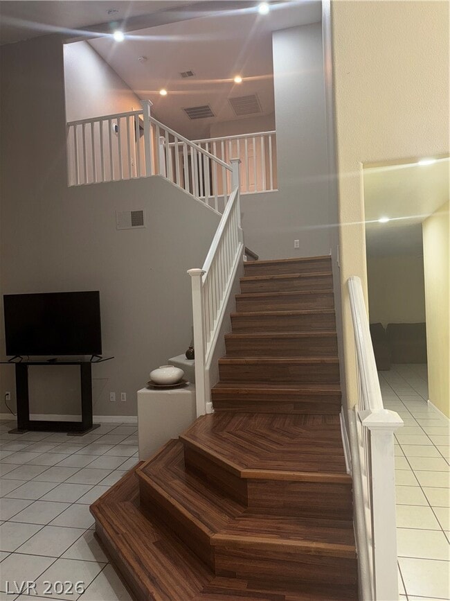 Building Photo - 7842 W Gilmore Ave