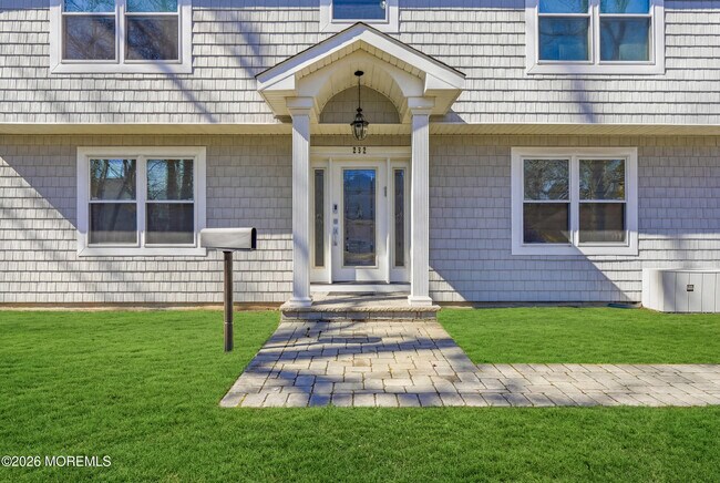 Building Photo - 232 Woodcrest Rd