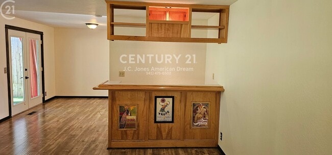 Building Photo - Single Family Home in NE Grants Pass with RV Parking