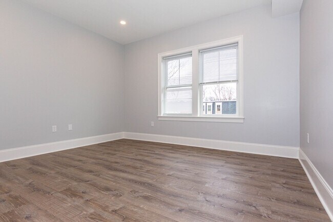 Building Photo - 122 Kenrick St