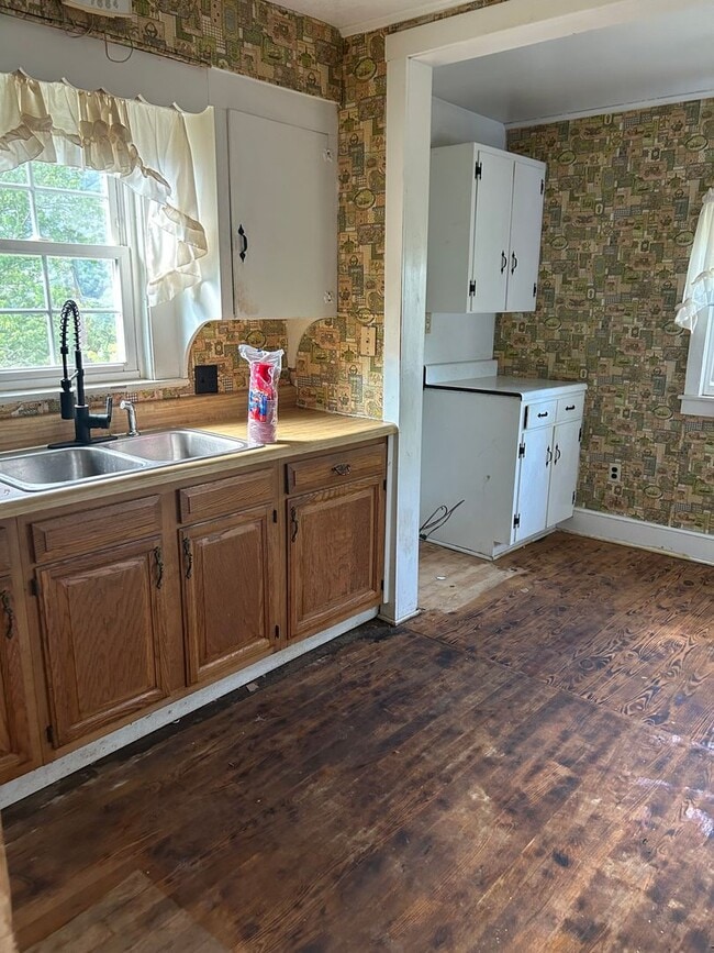 Building Photo - Owner-Financed 2 Bedroom Home – Bluefield, WV