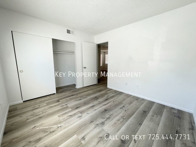 Building Photo - NEWLY UPGRADED 2BD 1BA CONDO * UPSTAIRS UN...