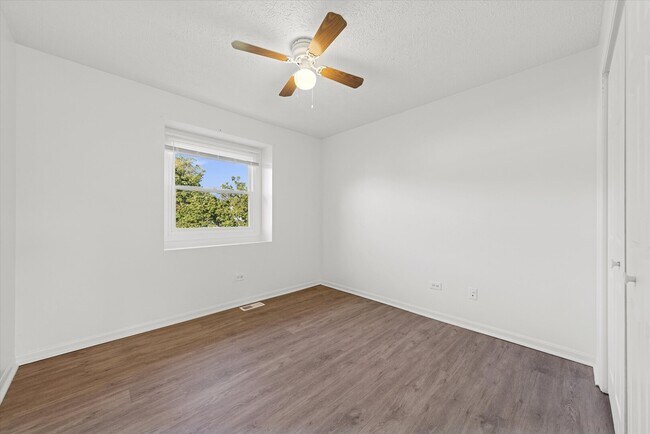 Building Photo - 1424 Phoenix Ln