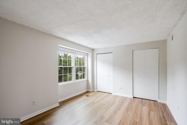 Building Photo - 5605 Independence Cir